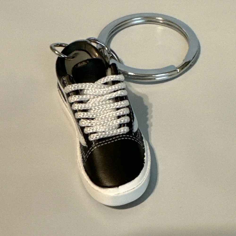 Mini Vans Classic Skateboarding Shoe Keychain Sk8 Low Classic Low Black
